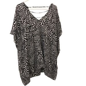 3/$15 Kenneth Cole black and white geometric print kimono oversized top
